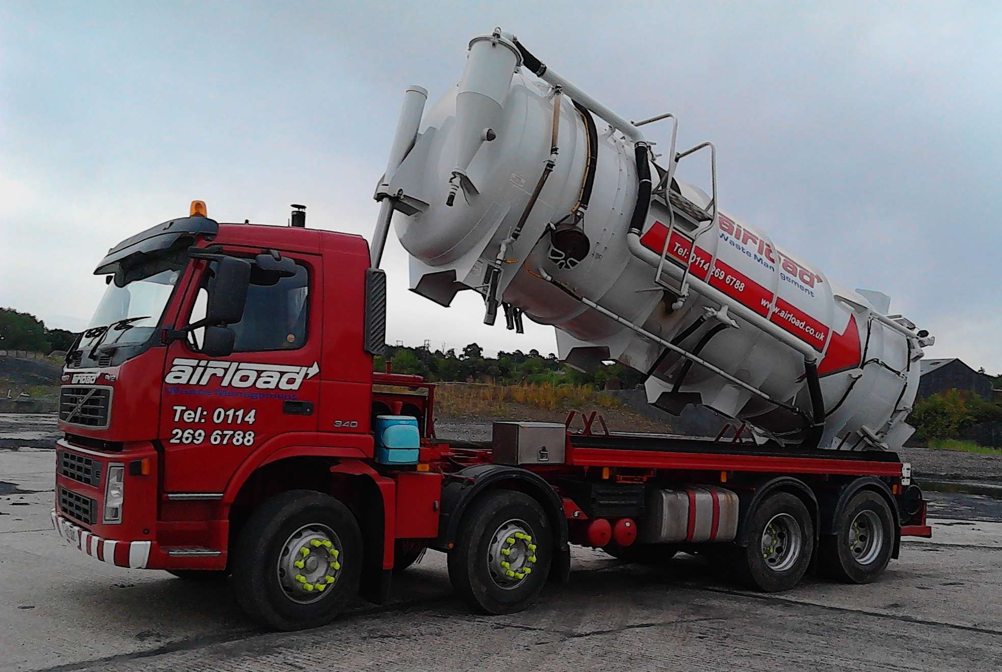 sheffield waste managemant vacuum tanker with tipping capabilities